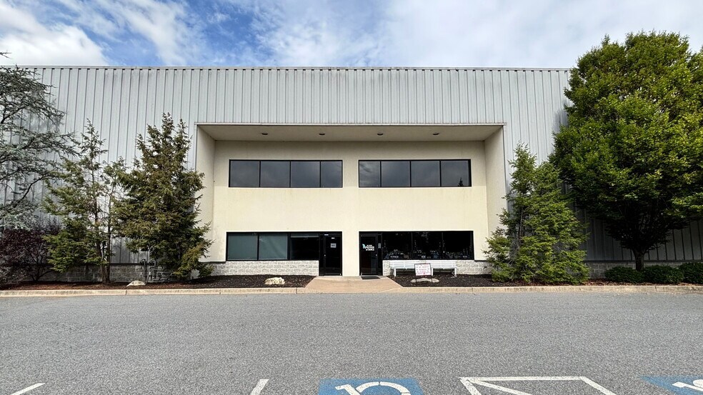 More Photos Of 630 Municipal Dr, Nazareth Manufacturing For Lease