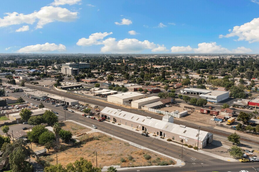 More Photos Of 401-409 N E St, Madera Warehouse For Sale