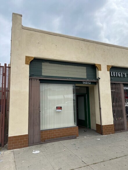 Primary Photo Of 14512-14518 Sylvan St, Van Nuys Storefront For Lease
