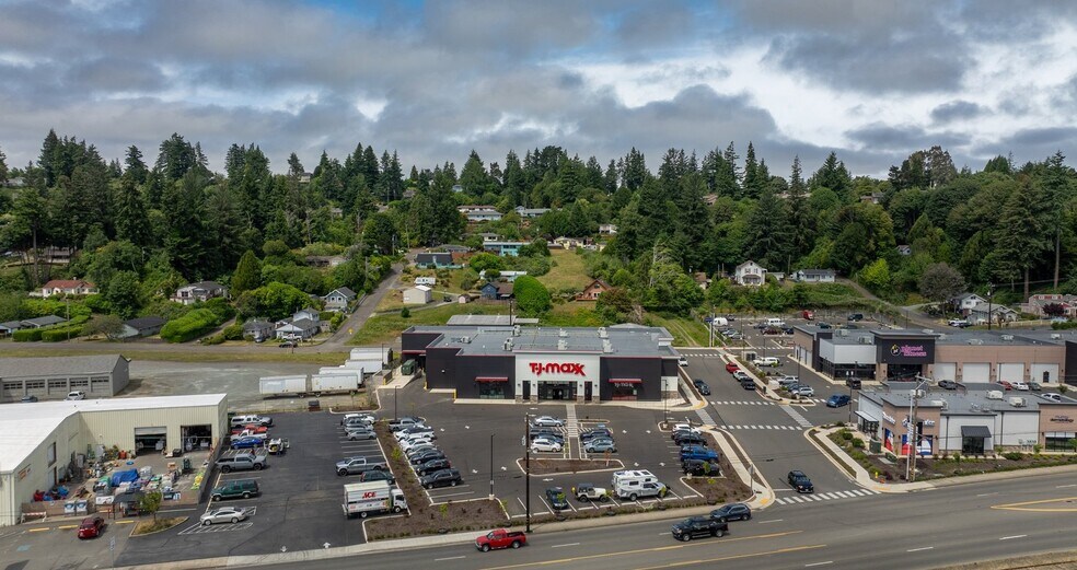 More Photos Of 1233 Teakwood Ave, Coos Bay Freestanding For Sale
