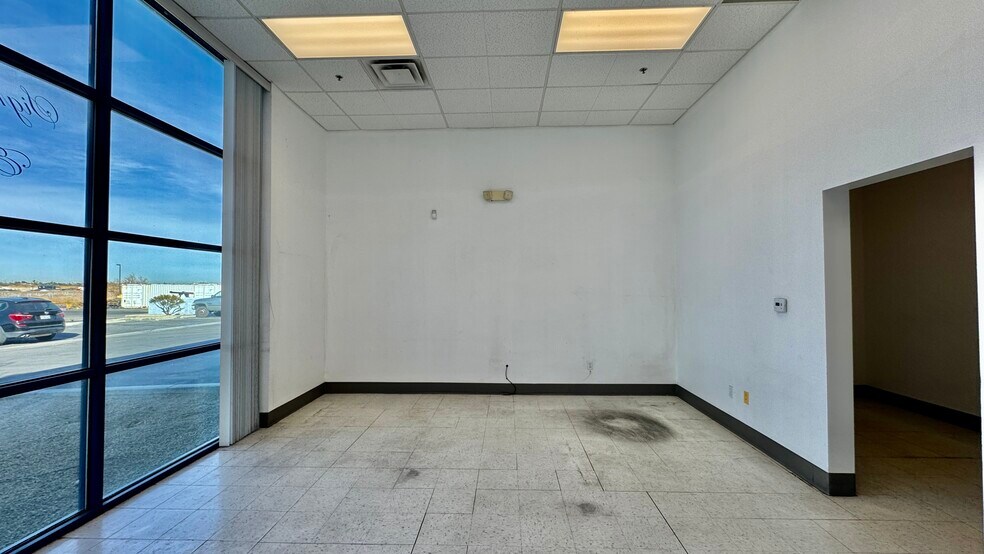 More Photos Of 17056 B Hercules St, Hesperia Service For Lease