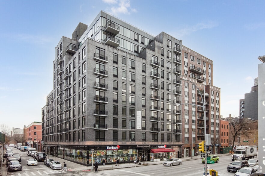 Primary Photo Of 2211 3rd Ave, New York Apartments For Lease