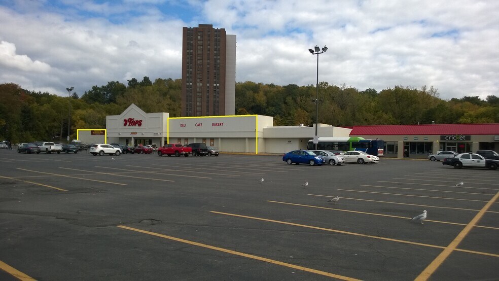 More Photos Of 4141 S Salina St, Syracuse Unknown For Lease