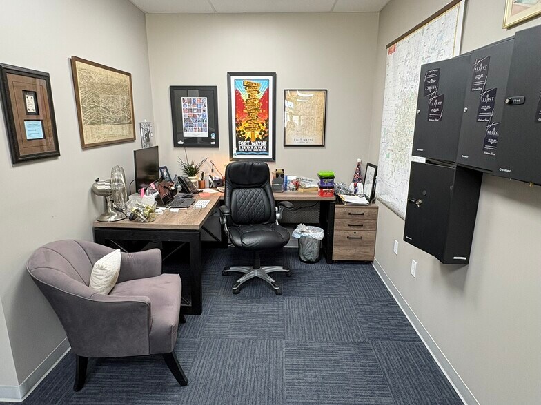 More Photos Of 402-404 S Scott Rd, Fort Wayne Showroom For Sale