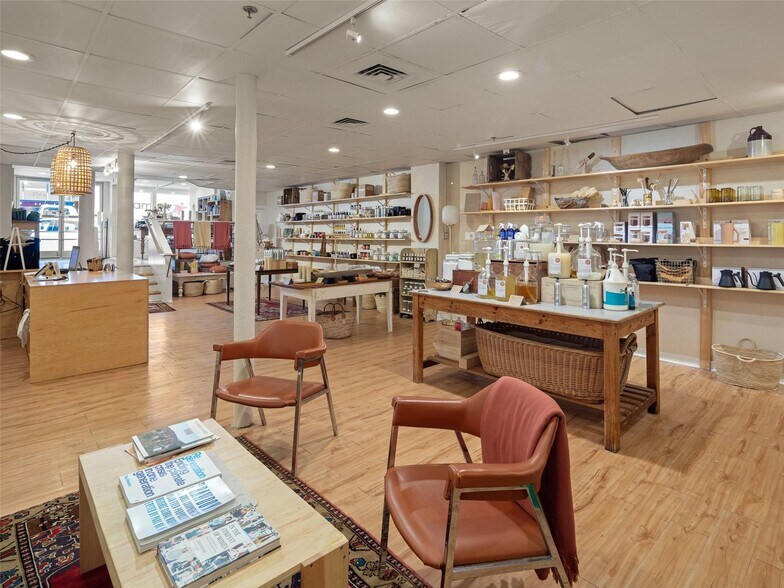 More Photos Of 51 College St, Asheville Storefront Retail Office For Lease