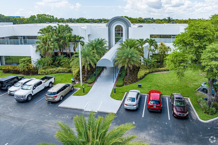 More Photos Of 1400 E Newport Center Dr, Deerfield Beach Office For Lease
