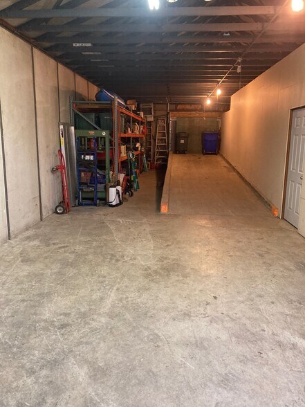 More Photos Of 309 Washington Ave, Ravenna Warehouse For Lease