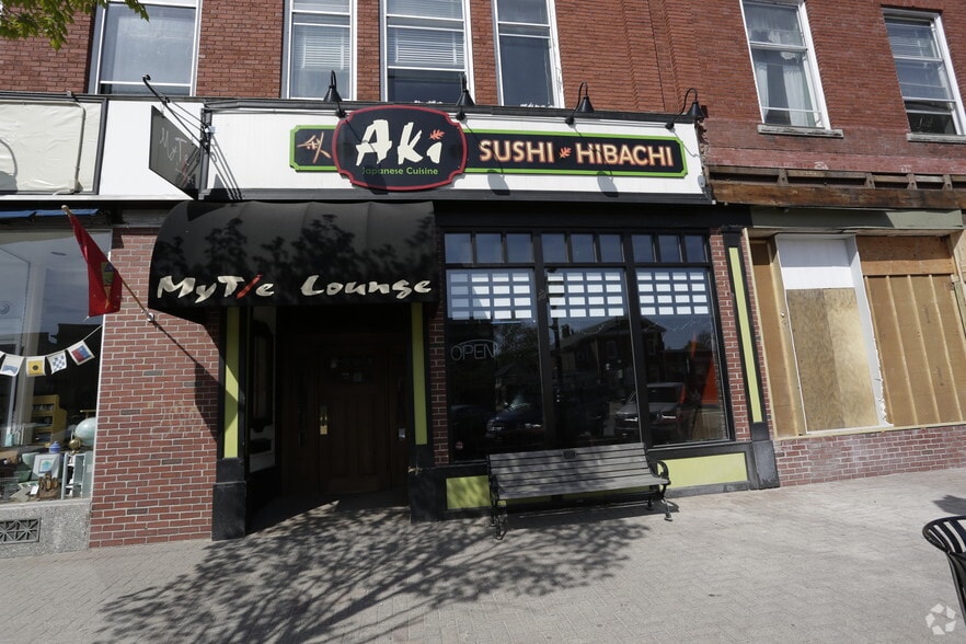 More Photos Of 90-102 Maine St, Brunswick Freestanding For Lease