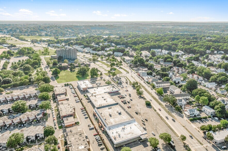 More Photos Of 200-250 Captain Thomas Blvd, West Haven Storefront For Sale