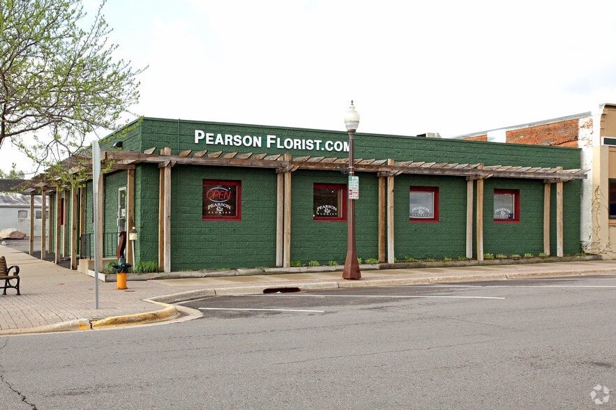 More Photos Of 112 Sommerville St S, Shakopee Freestanding For Sale