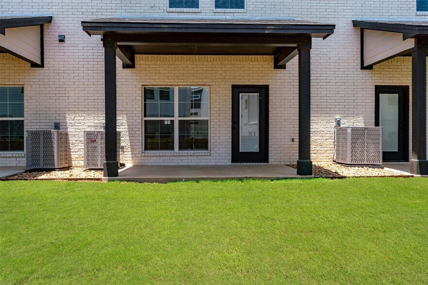 More Photos Of 1540 W Long St, Stephenville Apartments For Sale