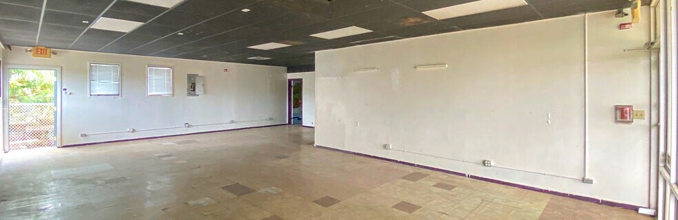 More Photos Of 15 Kaunakakai Pl, Kaunakakai Freestanding For Lease