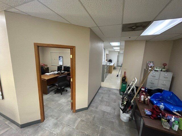 More Photos Of 1411 Jeffrey Dr, Addison Warehouse For Lease