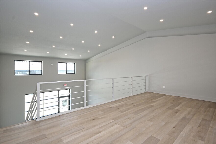 More Photos Of 451 Farrell Rd, Dripping Springs Light Distribution For Sale