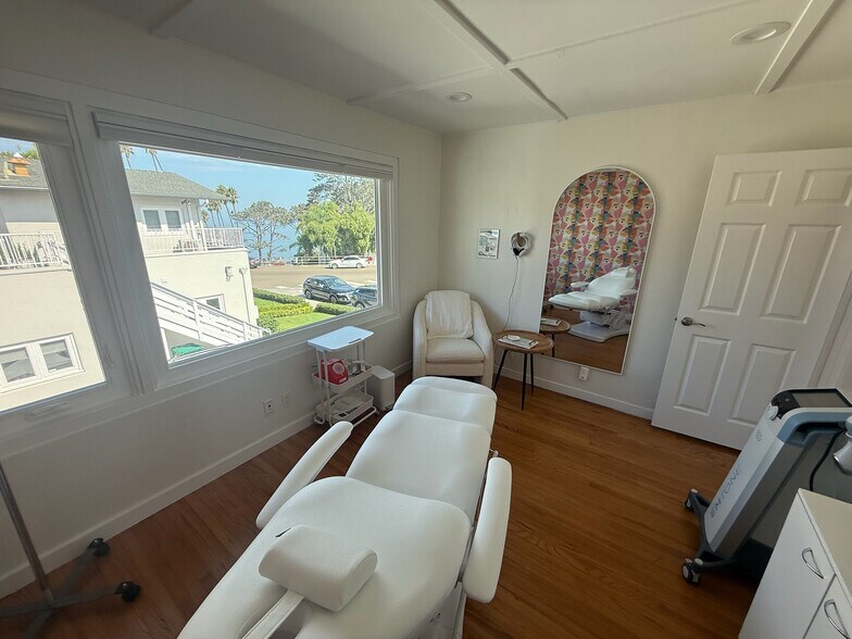 More Photos Of 7880 Exchange Pl, La Jolla Freestanding For Lease