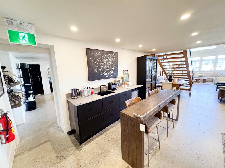 More Photos Of 1395 Pemberton Av, North Vancouver Warehouse For Lease