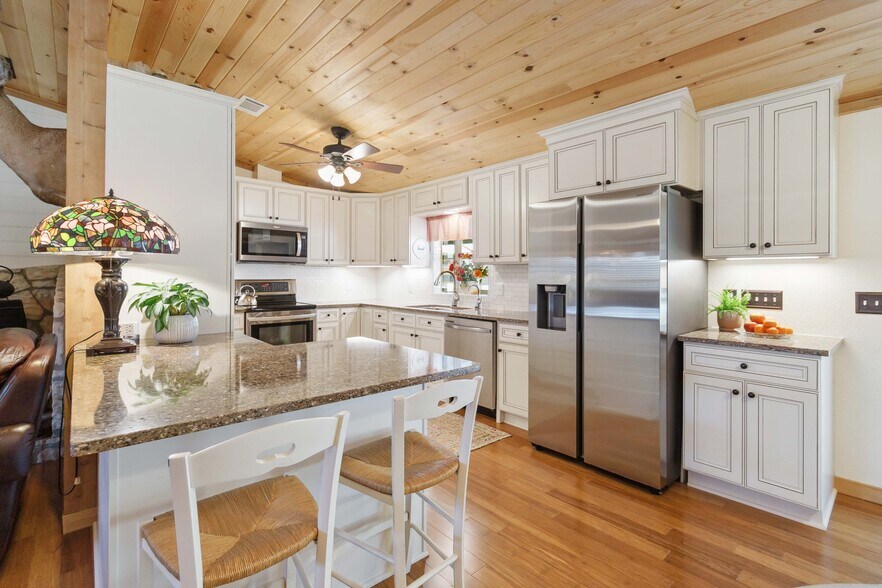 More Photos Of 165 Mari B Dr E, Center Point Flex For Sale