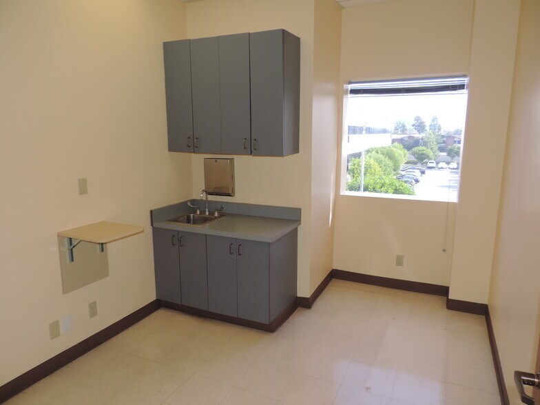 More Photos Of 1401 N Tustin Ave, Santa Ana Medical For Lease