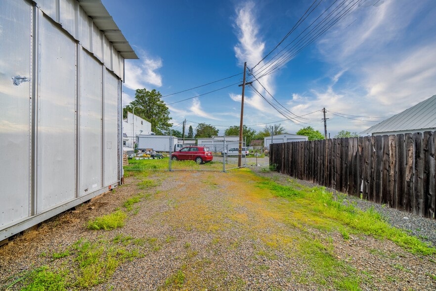 More Photos Of 20832 Front St, Cottonwood General Retail For Sale