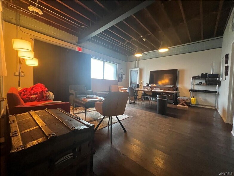 More Photos Of 1148 Michigan Ave, Buffalo Office For Lease