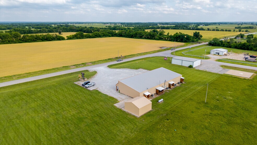 Primary Photo Of 19275 125 Hwy, Fairland General Retail For Sale