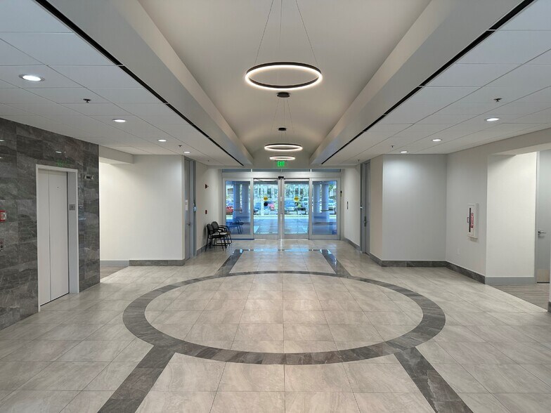 More Photos Of 2675 Winkler Ave, Fort Myers Medical For Lease