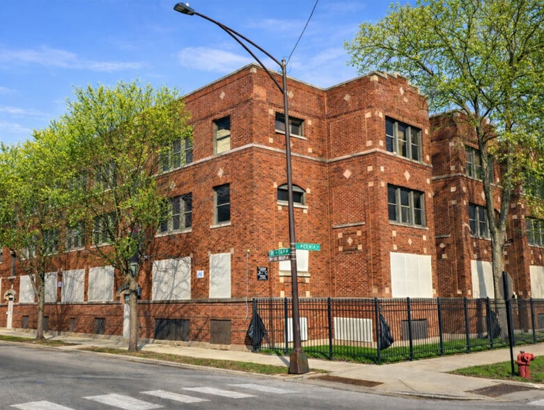 7546-7548 S Peoria St  
