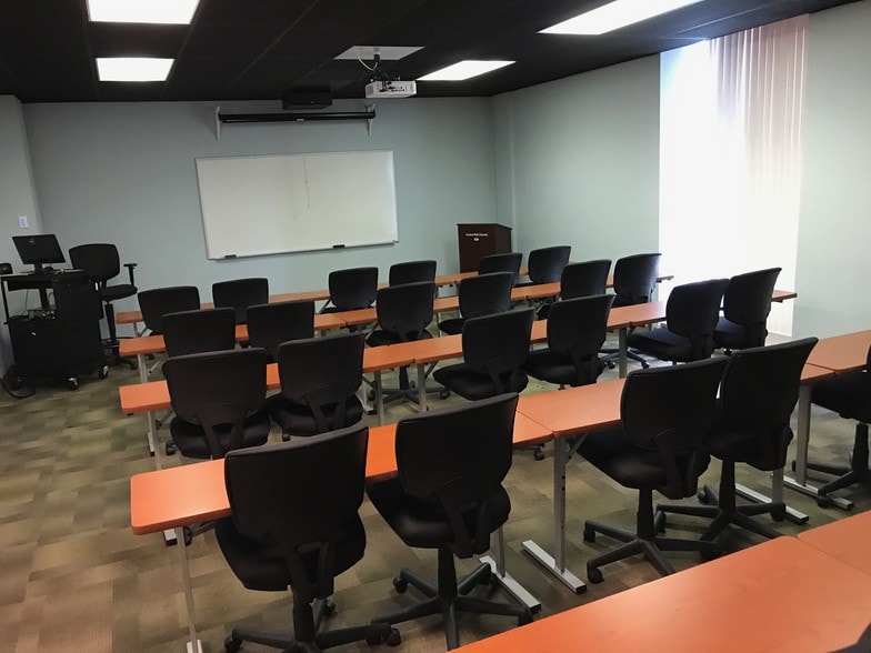 More Photos Of 8030 Arrowridge Blvd, Charlotte Office For Sale