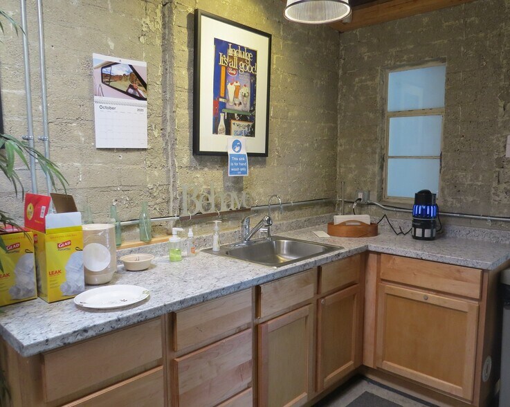 More Photos Of 1601-1605 Victory Blvd, Glendale Loft Creative Space For Sale