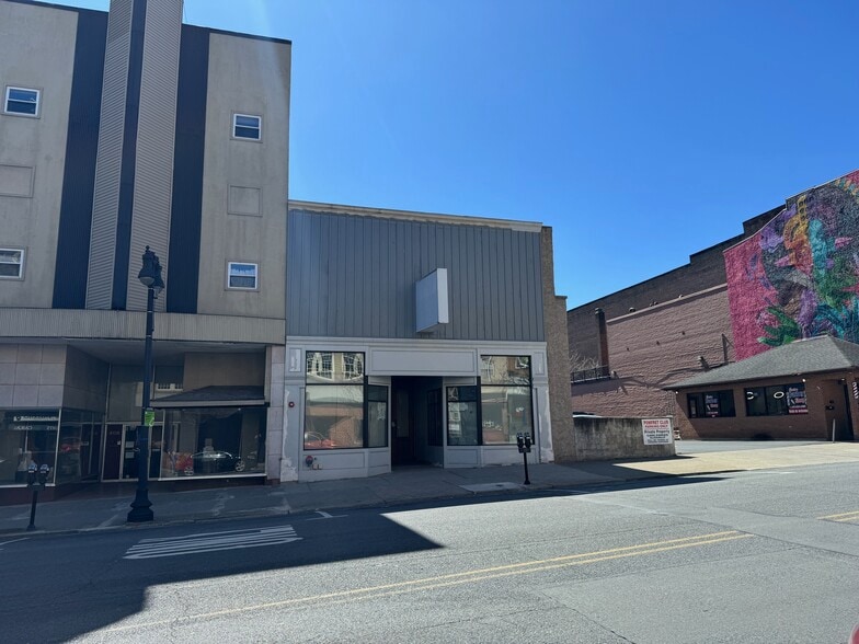 More Photos Of 414 Northampton St, Easton Restaurant For Lease
