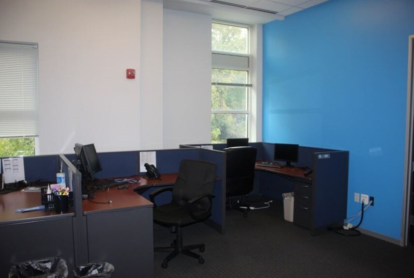 More Photos Of 43130 Amberwood Plz, South Riding Medical For Sale