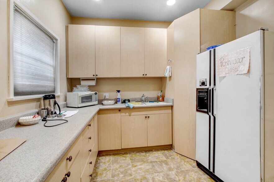 More Photos Of 724 S Glenoaks Blvd, Burbank Religious Facility For Sale