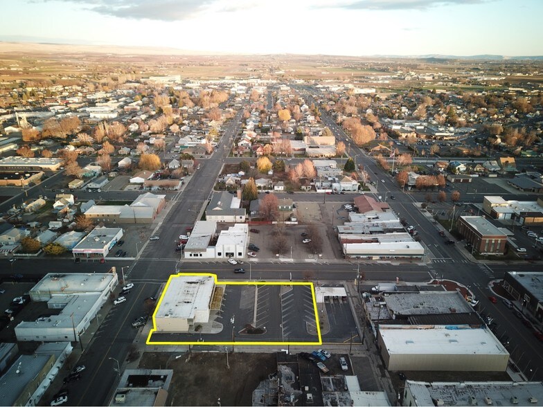 More Photos Of 401 S 7th St, Sunnyside Bank For Sale