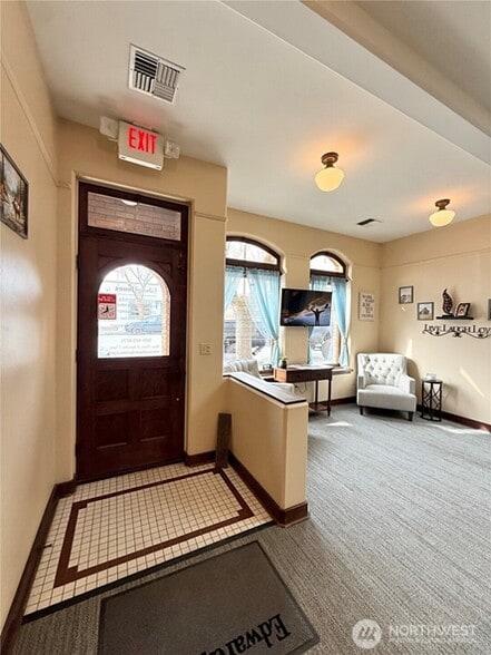 More Photos Of 214 Pine Street St, Okanogan Office For Sale