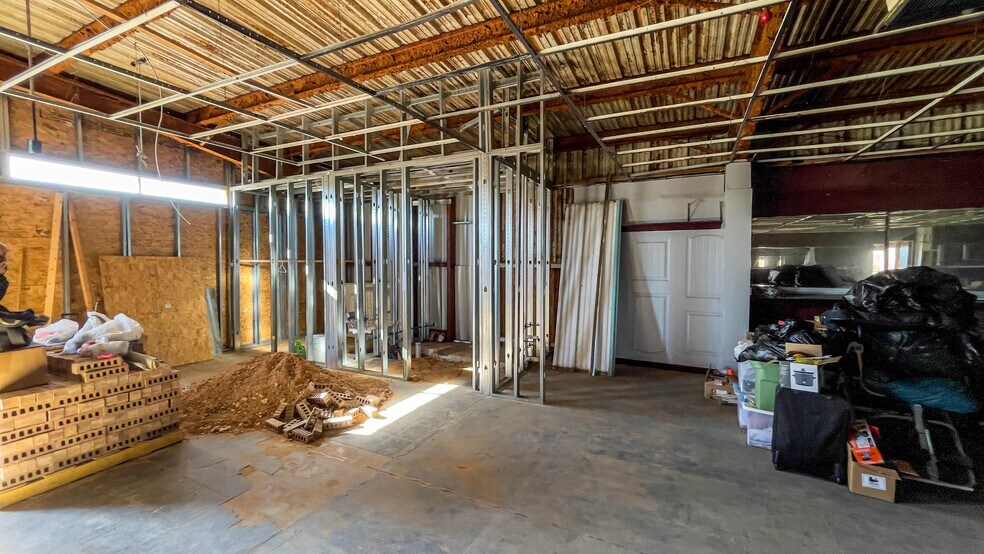 More Photos Of 901 E Johnson St, Waco Service For Sale