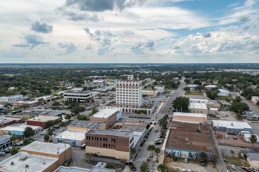 More Photos Of 322 S Scenic Hwy, Lake Wales General Retail For Sale