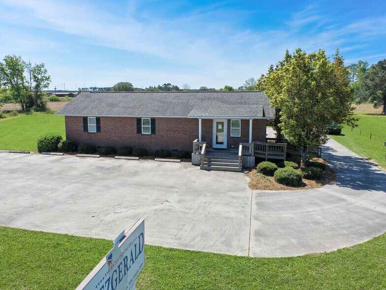 Primary Photo Of 320 Benjamin H Hill Dr SW, Fitzgerald Medical For Sale
