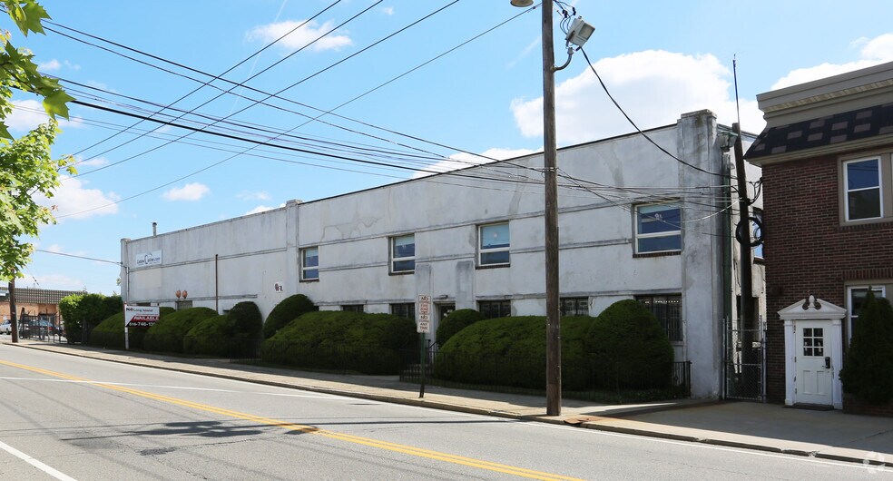 More Photos Of 91-101 Horton Ave, Lynbrook Warehouse For Lease