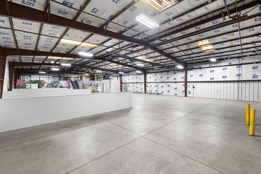 More Photos Of 13410 Waco St, Baldwin Park Manufacturing For Lease