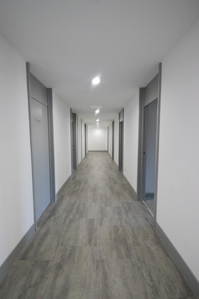 More Photos Of 4105 E Broadway, Long Beach Office For Lease