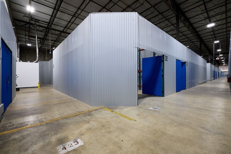 More Photos Of 1255 La Quinta Dr, Orlando Warehouse For Lease