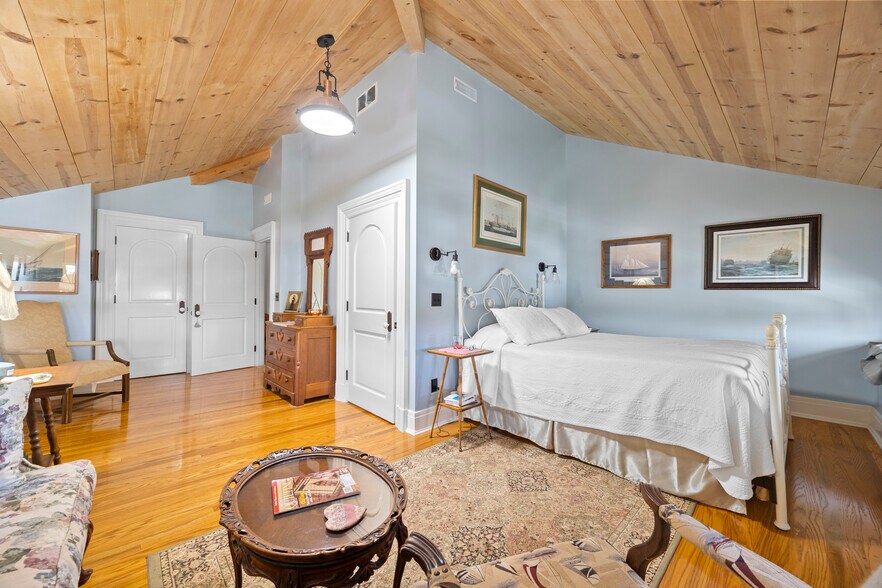 More Photos Of 403 E Adams St, Sandusky Hospitality For Sale