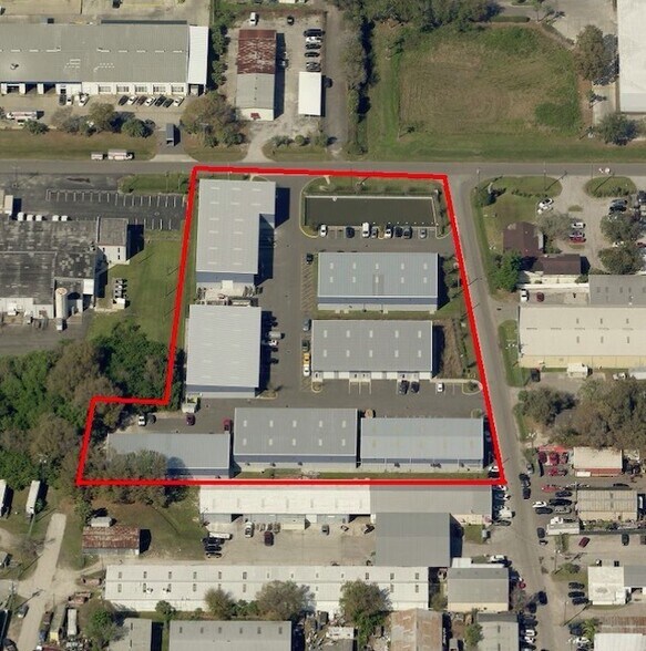 More Photos Of 4402 W Crest Ave, Tampa Warehouse For Lease
