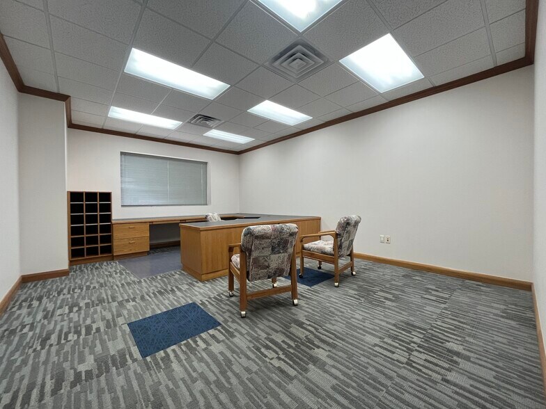 More Photos Of 10858 FM 346 W, Flint Office For Sale