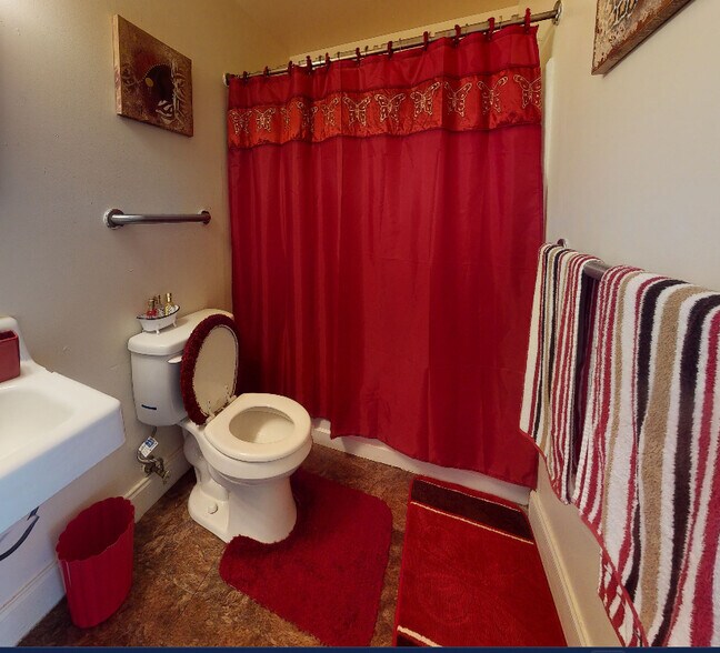 More Photos Of 158 Yadkin Trl, Raeford Multifamily For Sale
