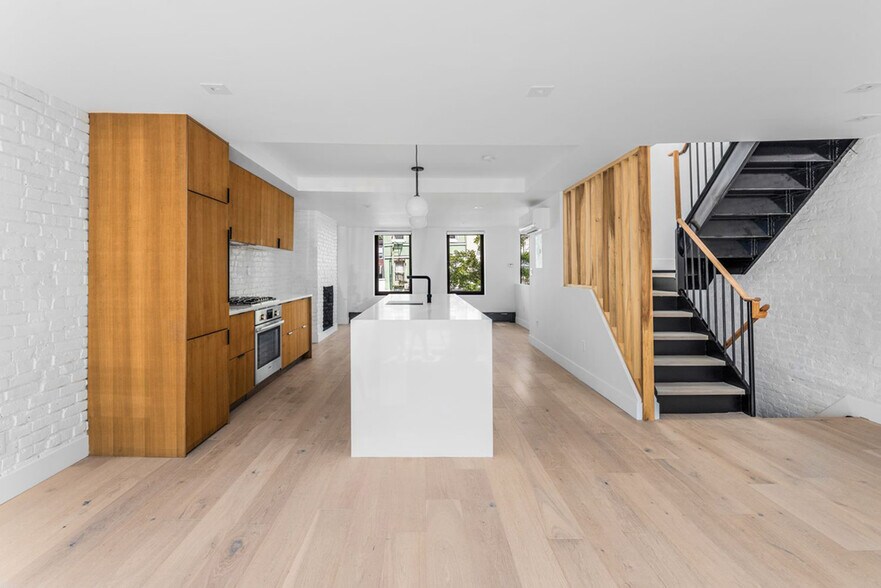 More Photos Of 147 Wythe Ave, Brooklyn Freestanding For Sale