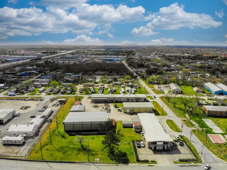More Photos Of 650 Aldine Bender Rd, Houston Warehouse For Sale