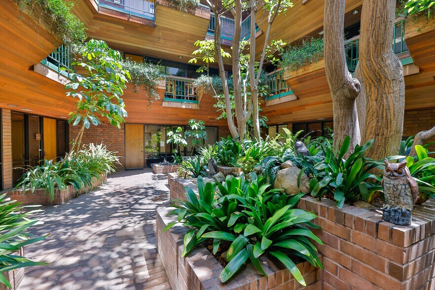 More Photos Of 11030 Santa Monica Blvd, Los Angeles Office For Lease
