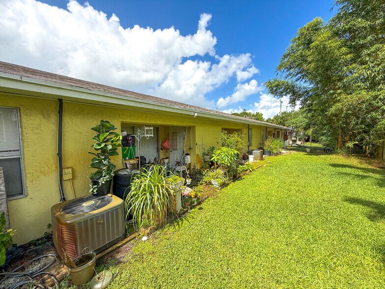 More Photos Of 17345-17355 Bush Rd, Jupiter Apartments For Sale