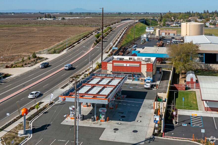 More Photos Of 141 E Harney Ln, Lodi Service Station For Sale